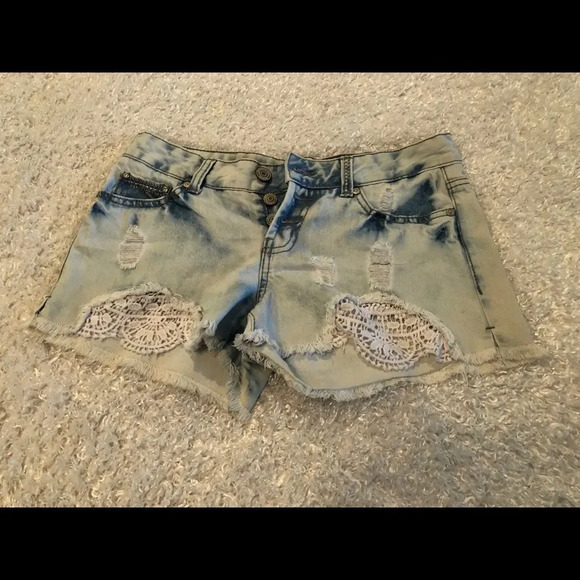 Amethyst Distressed Mid-rise Lace Cut-offs - Picture 2 of 6
